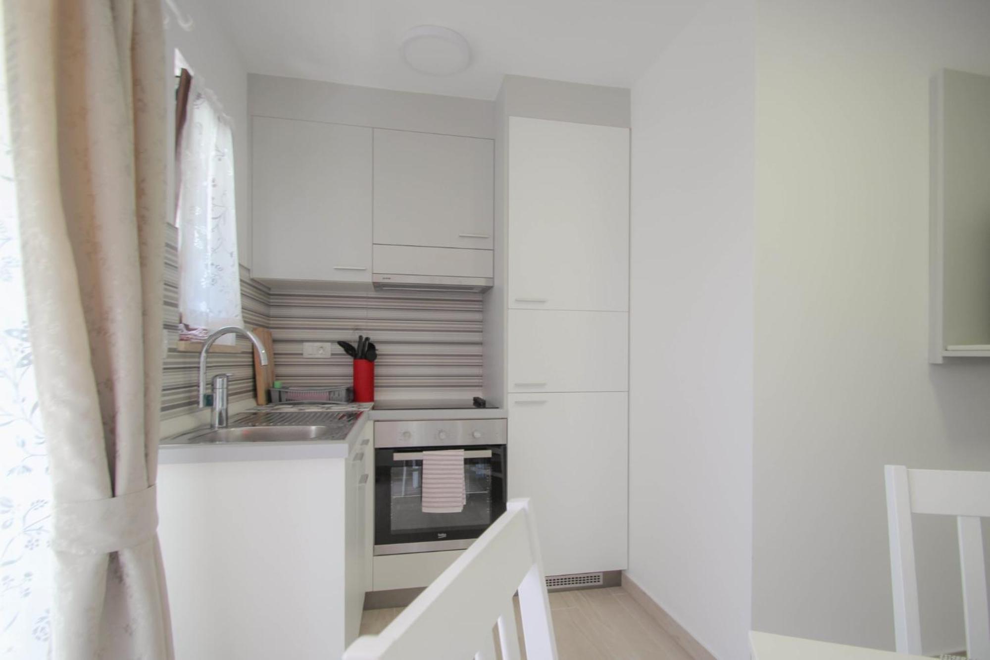 Doris One Apartment Новиград Екстериор снимка