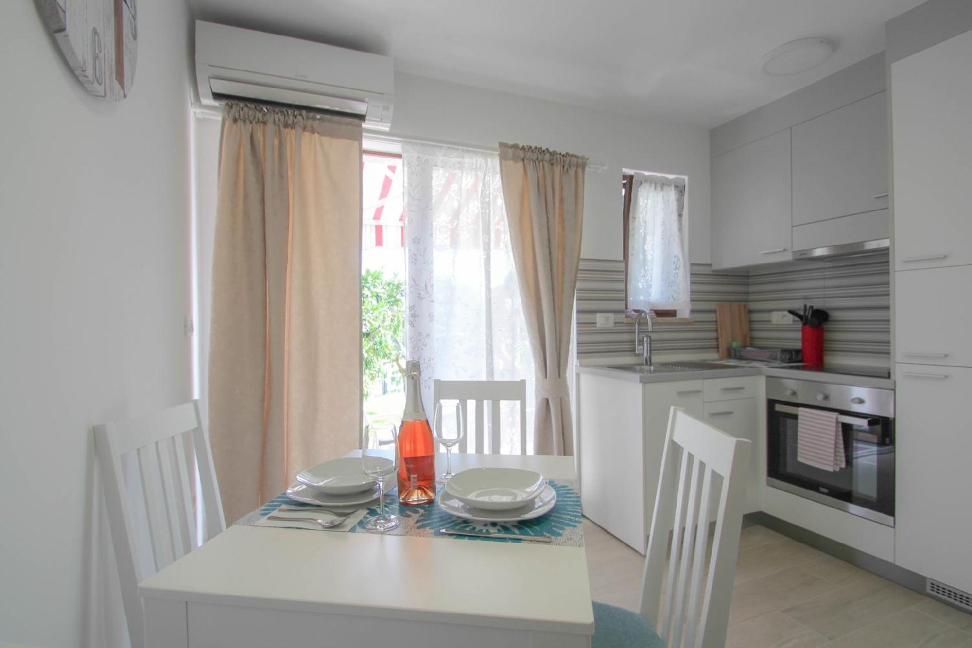 Doris One Apartment Новиград Екстериор снимка