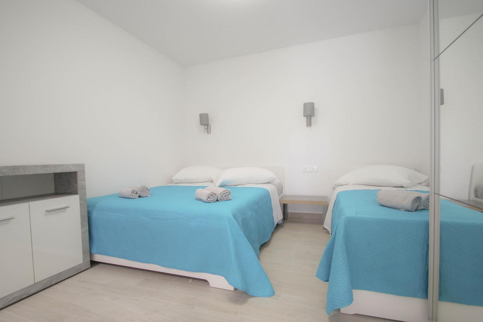 Doris One Apartment Новиград Екстериор снимка